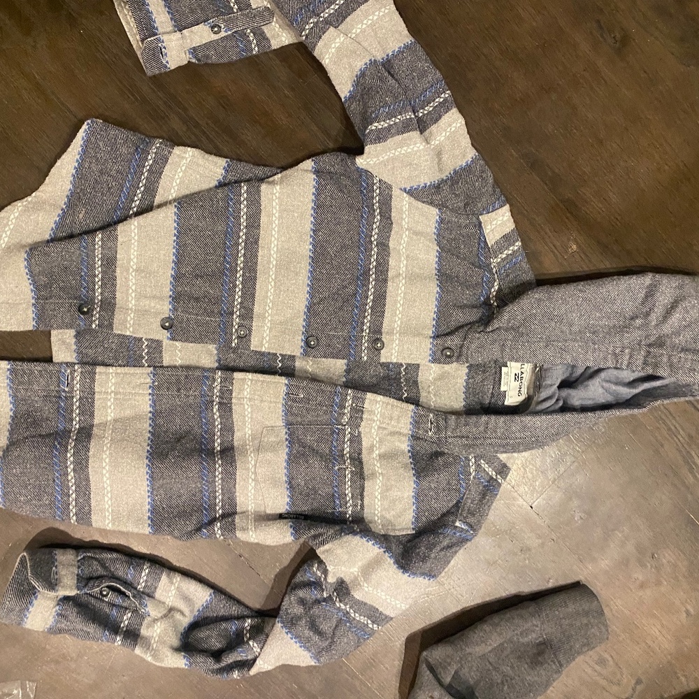 Billabong boys shirt w/ hood. SZ small